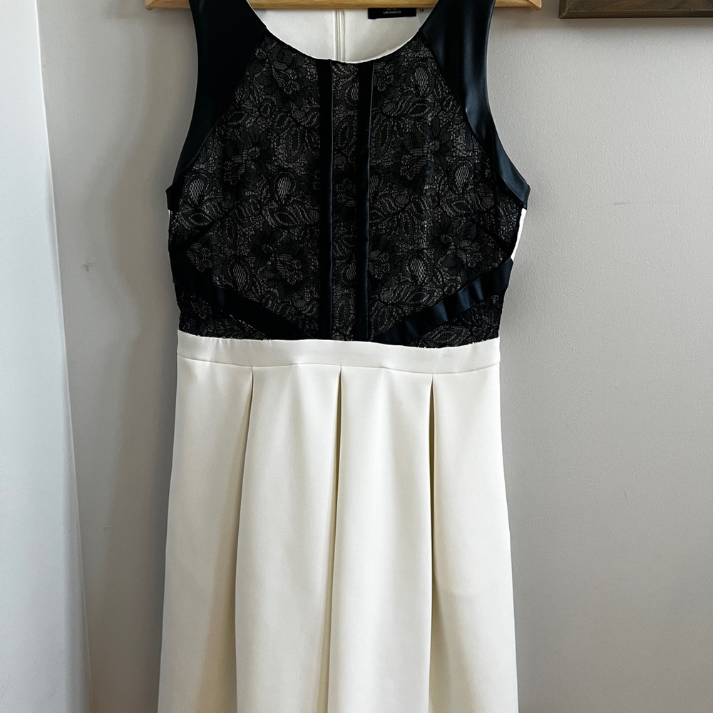 Women's Sleeveless GUESS Dress Size‎ 12 Lace & Leather Accents